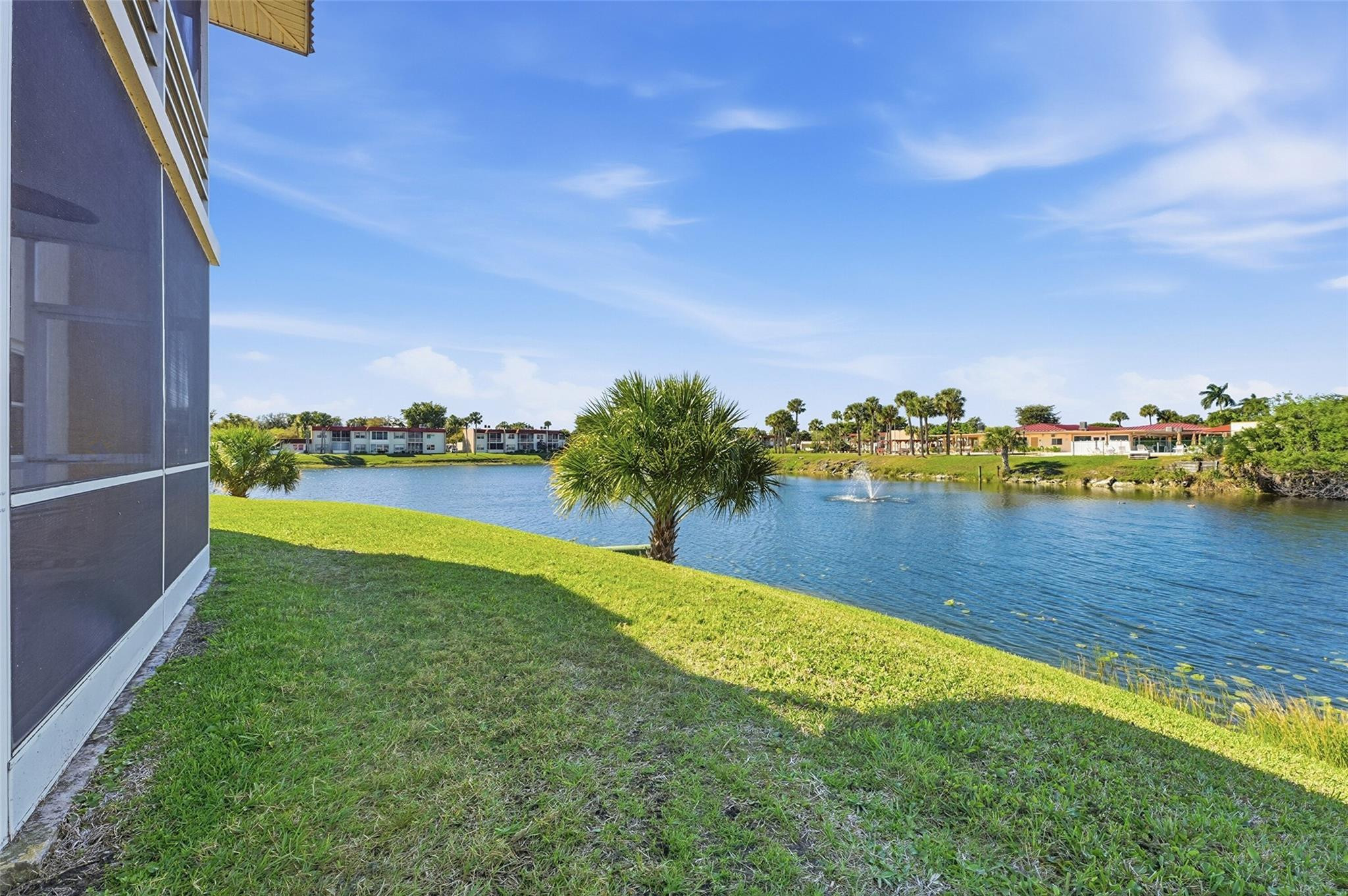 GOLDEN LAKES VILLAGE COND - Residential
