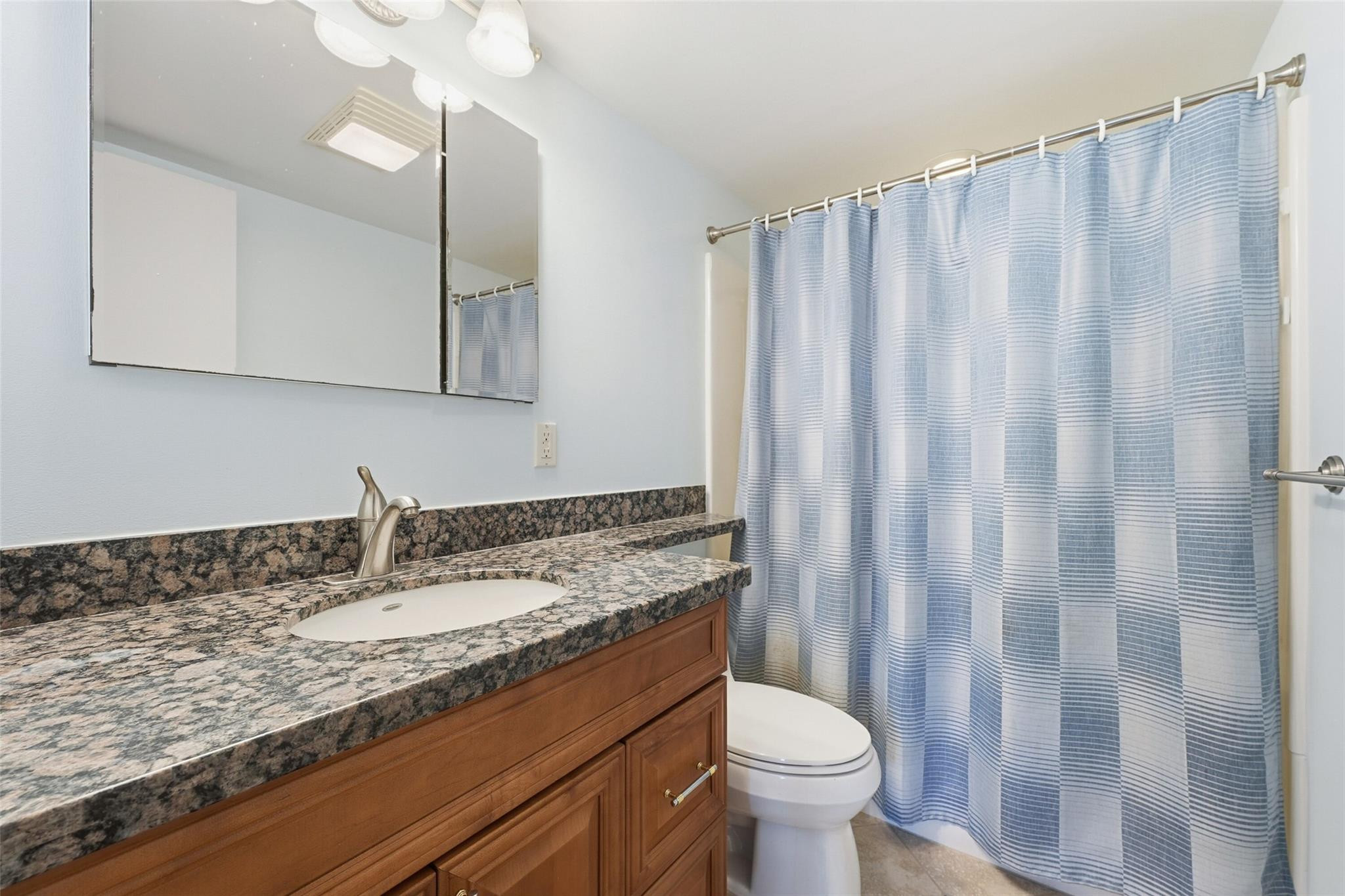 GOLDEN LAKES VILLAGE COND - Residential