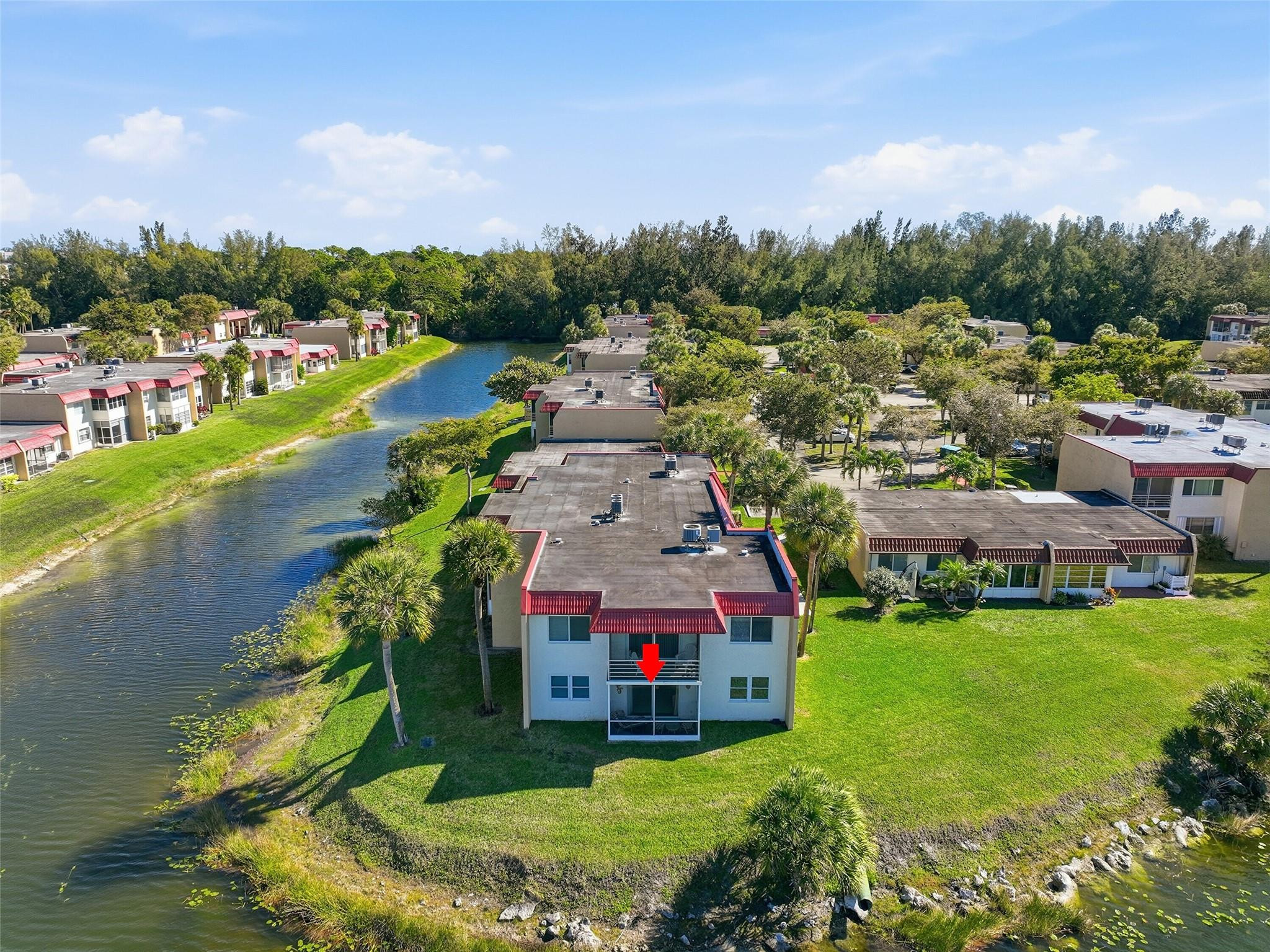 GOLDEN LAKES VILLAGE COND - Residential