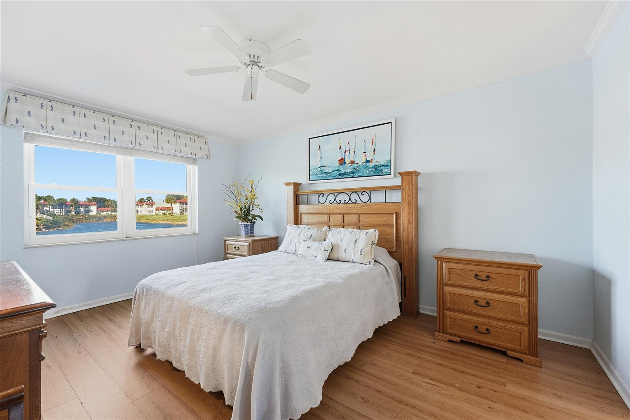 GOLDEN LAKES VILLAGE COND - Residential