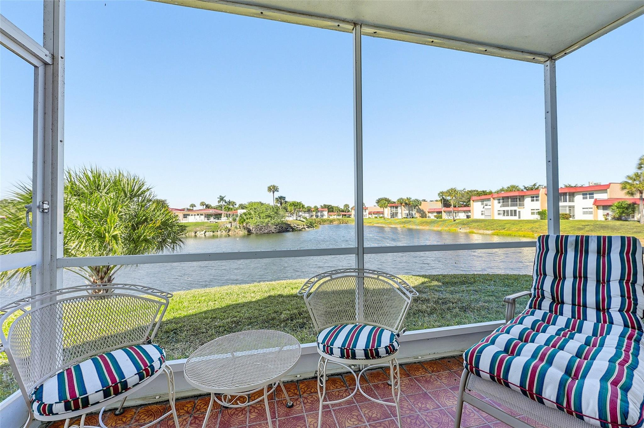 GOLDEN LAKES VILLAGE COND - Residential