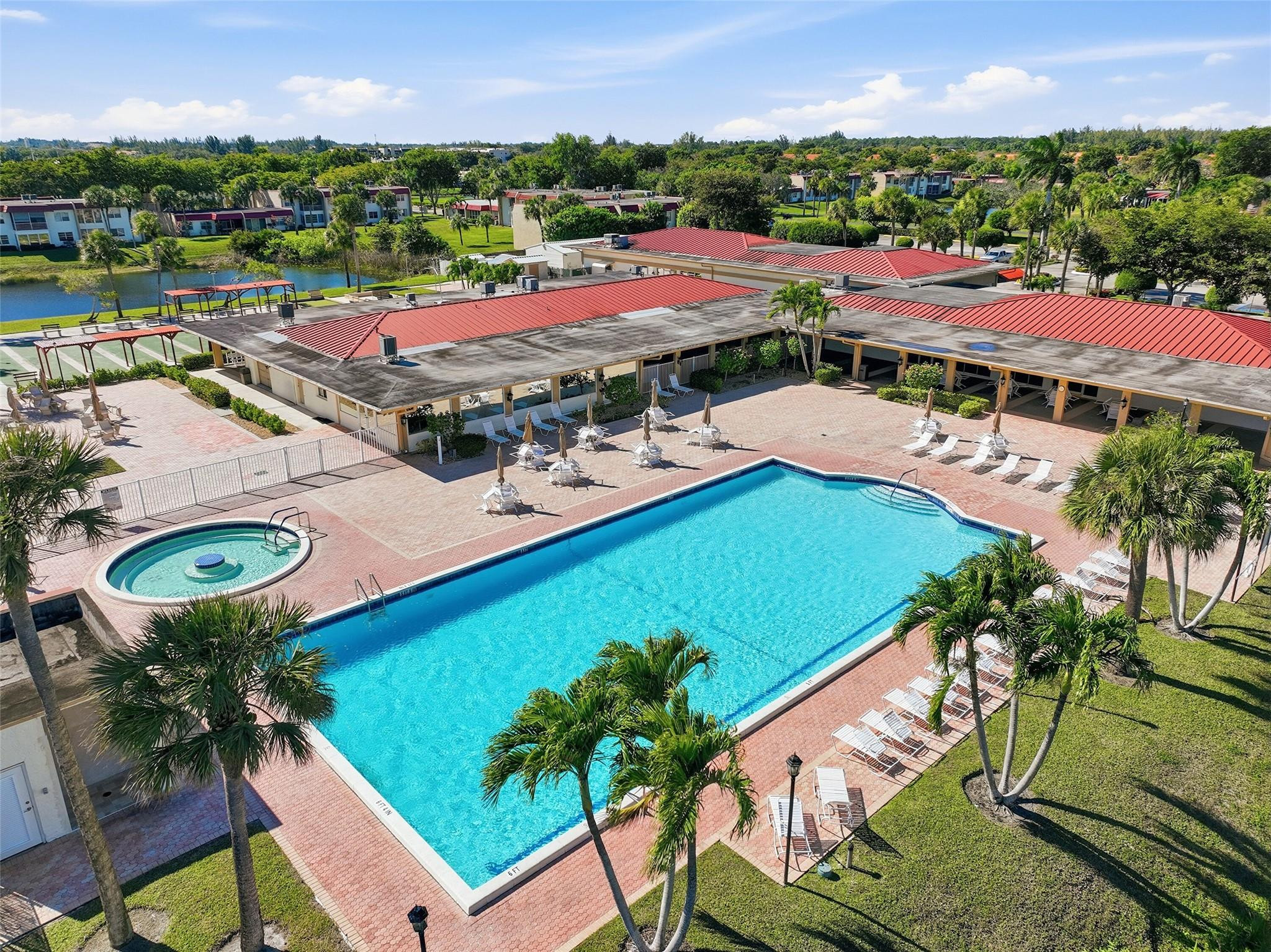 GOLDEN LAKES VILLAGE COND - Residential