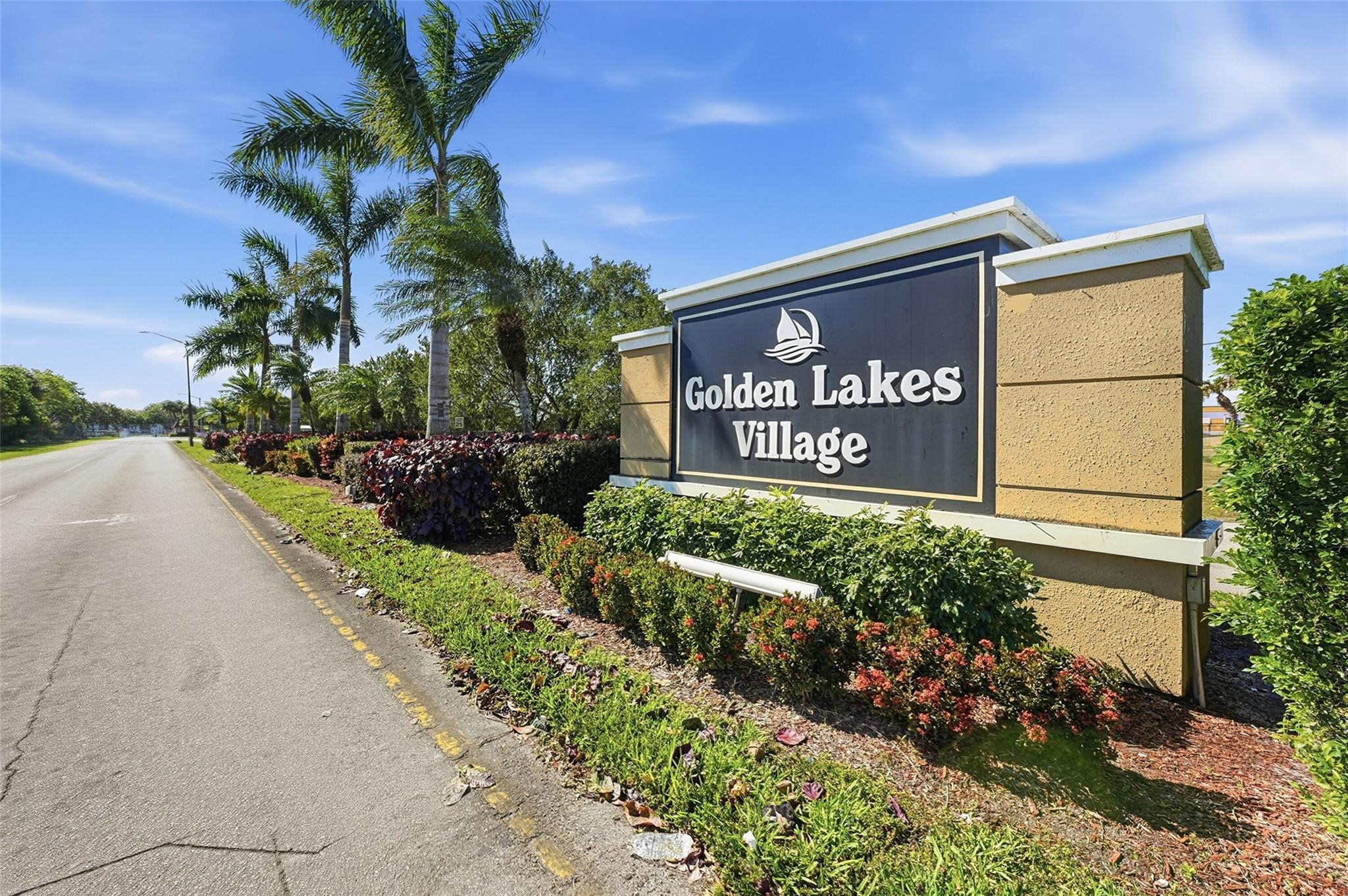 GOLDEN LAKES VILLAGE COND - Residential