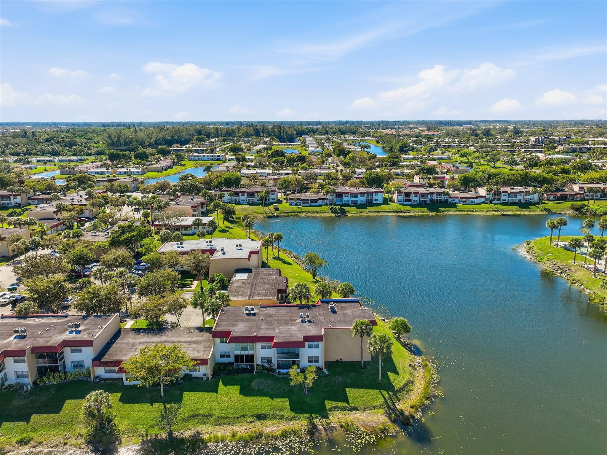 GOLDEN LAKES VILLAGE COND - Residential