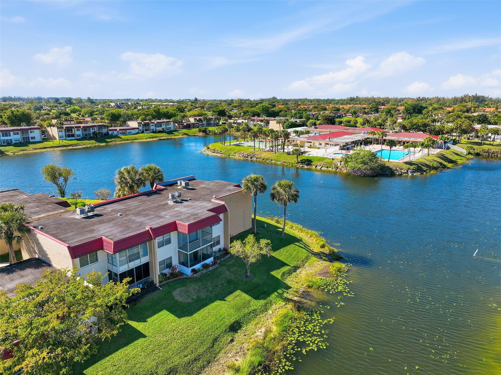 GOLDEN LAKES VILLAGE COND - Residential