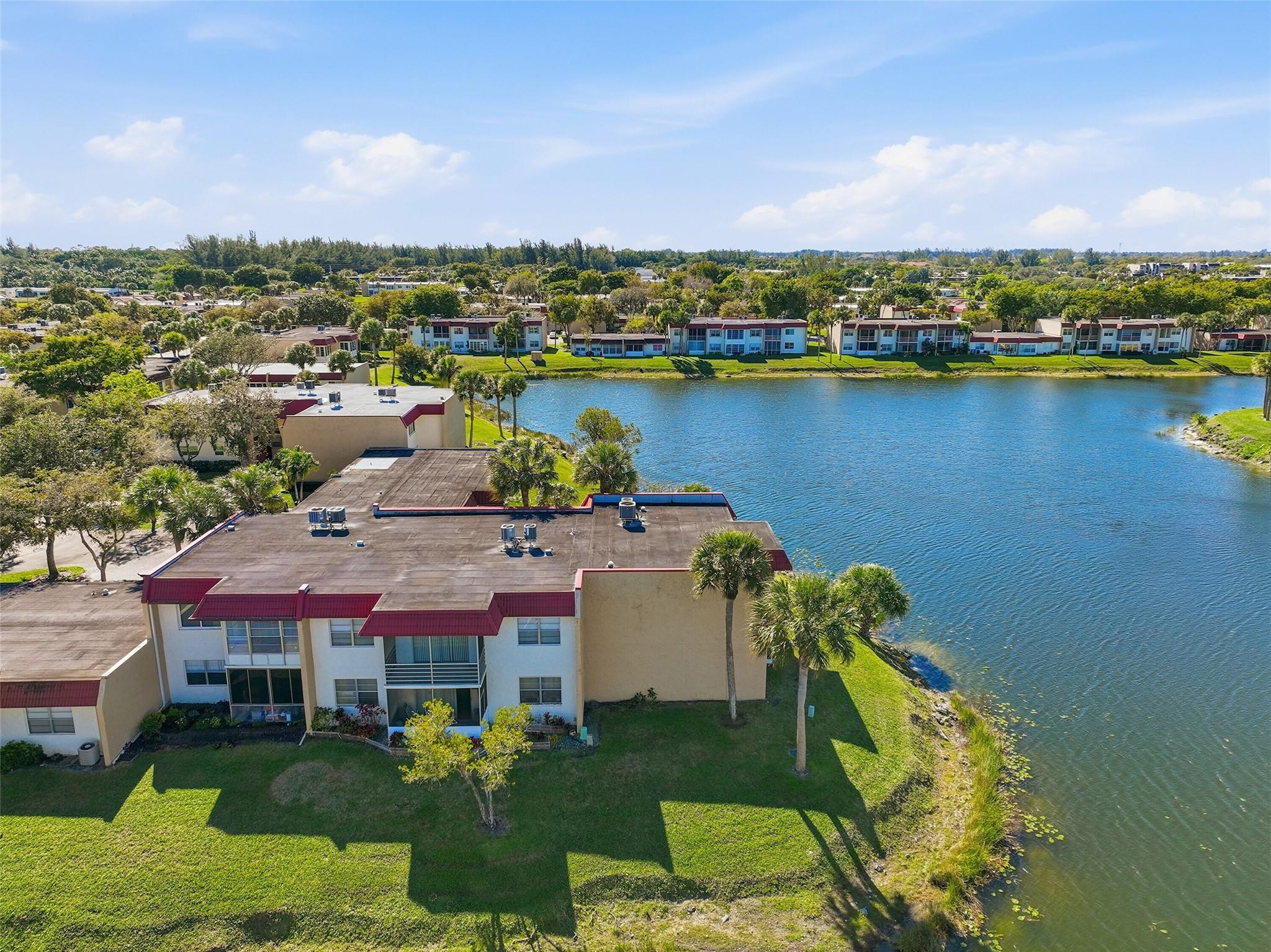 GOLDEN LAKES VILLAGE COND - Residential