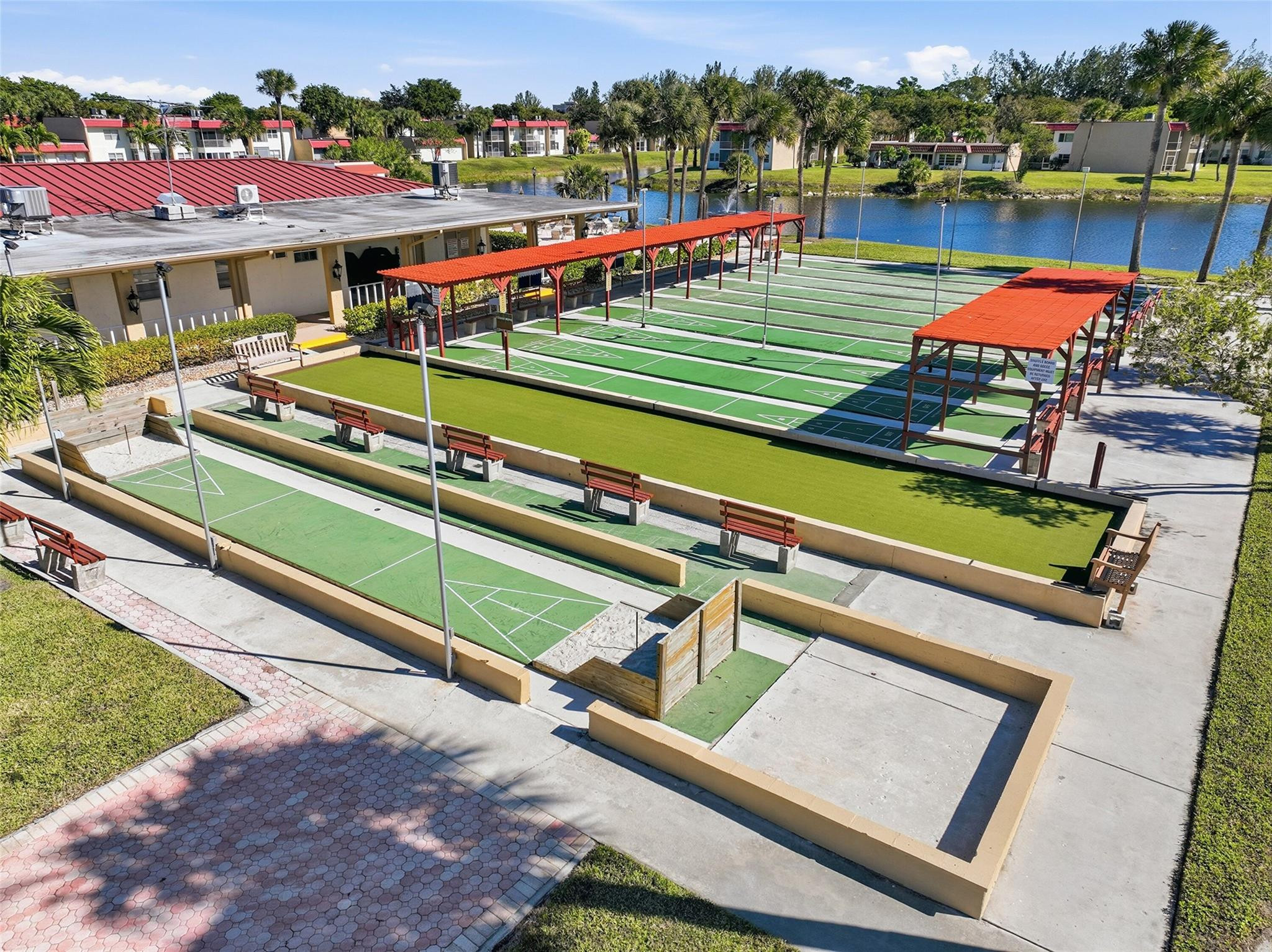 GOLDEN LAKES VILLAGE COND - Residential