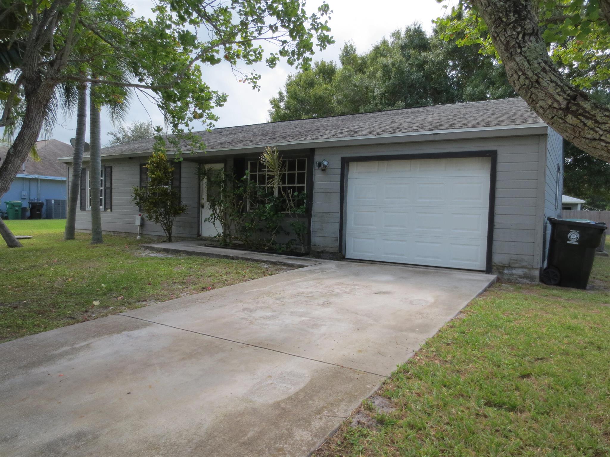 3165 SE East Blackwell Drive