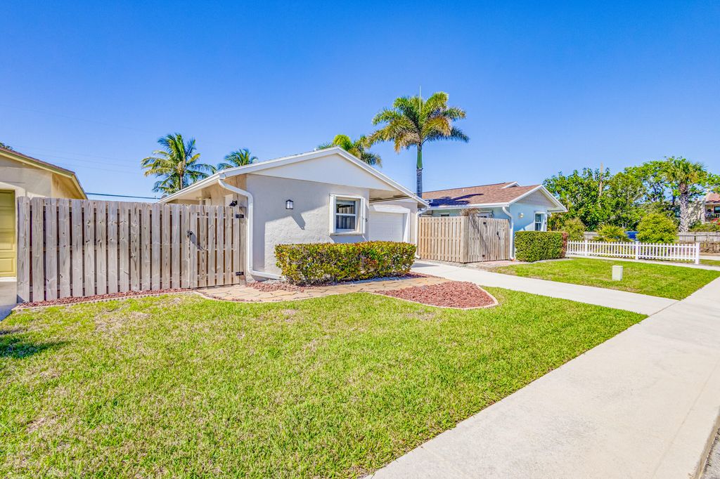 Photo of 141 E Riverside Drive #38, Jupiter, FL 33469 (MLS # R11050873)