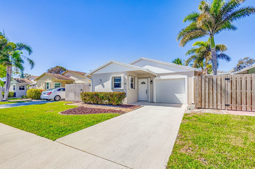Photo of 141 E Riverside Drive #38, Jupiter, FL 33469 (MLS # R11050873)