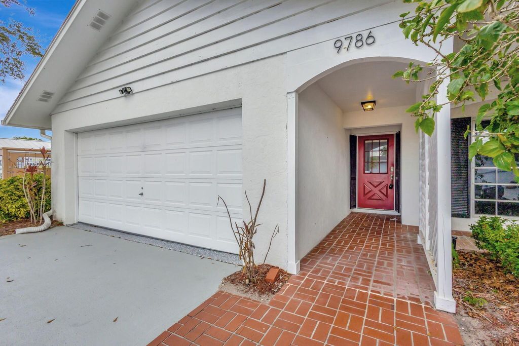 Photo of 9786 Dogwood Avenue, Palm Beach Gardens, FL 33410 (MLS # R11023991)