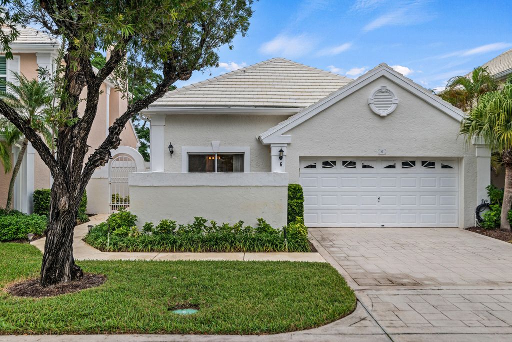 Photo of 6 Windsor Lane, Palm Beach Gardens, FL 33418 (MLS # R11034897)