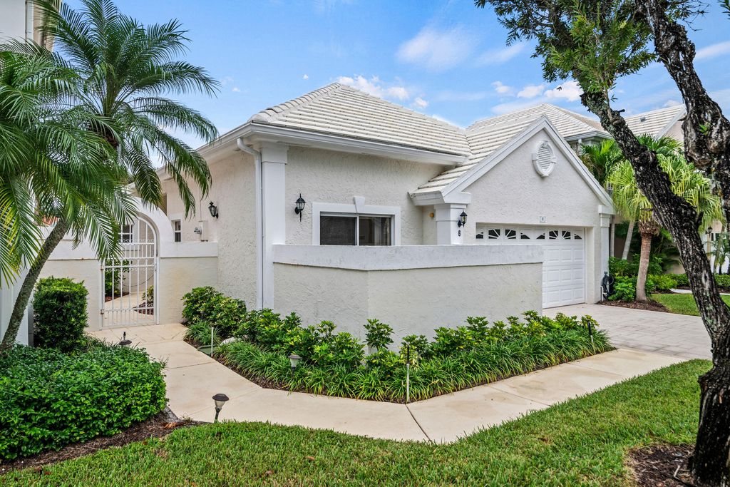 Photo of 6 Windsor Lane, Palm Beach Gardens, FL 33418 (MLS # R11034897)