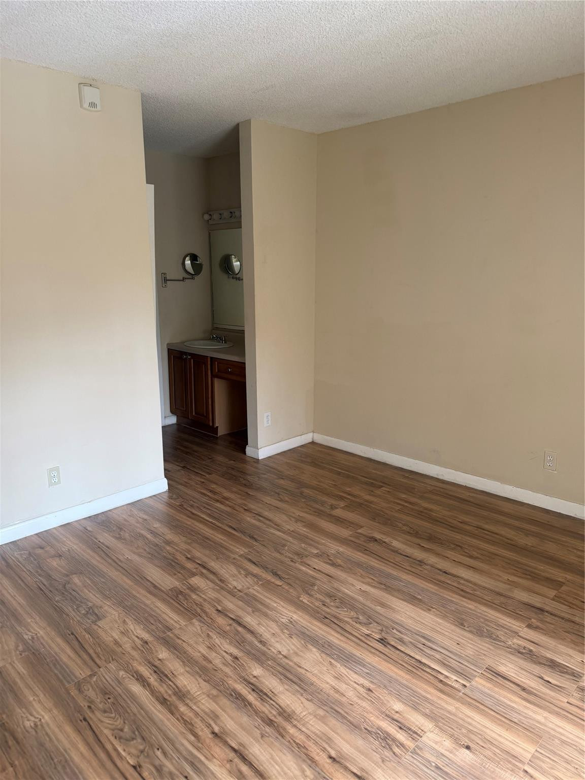 Lakes Of Jacaranda Condo - Residential Lease