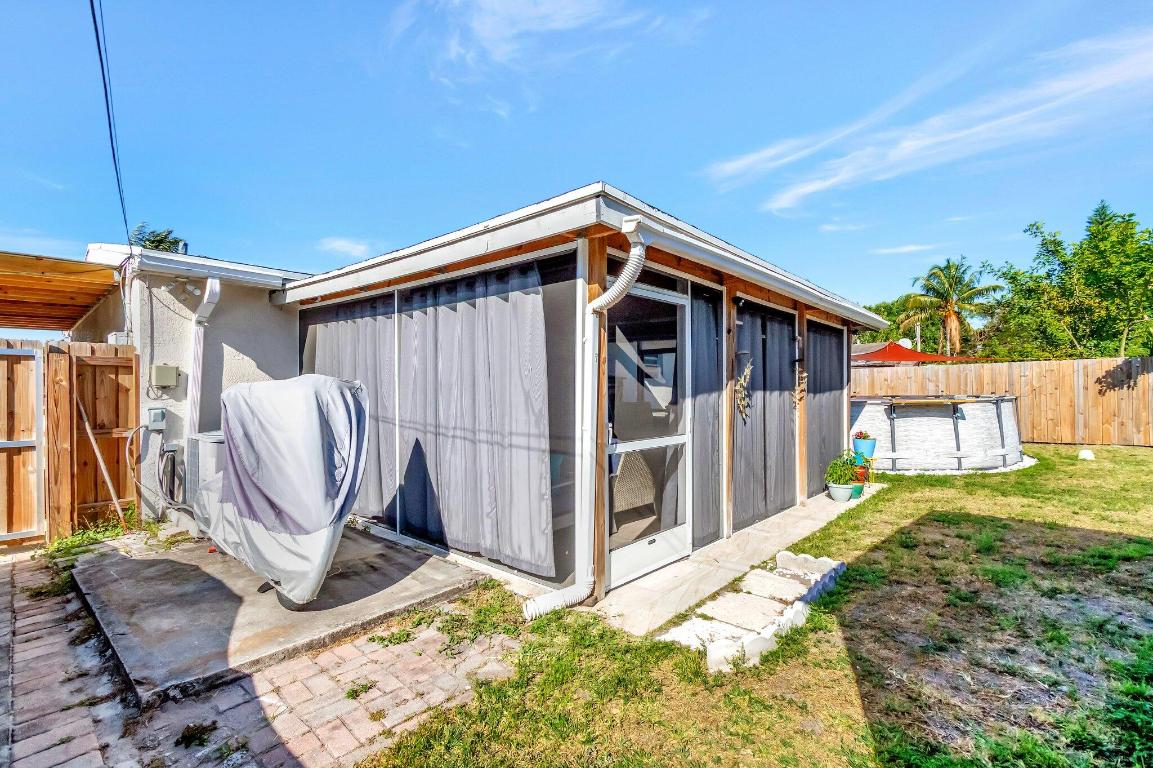 SEMINOLE MANOR 2 - Residential