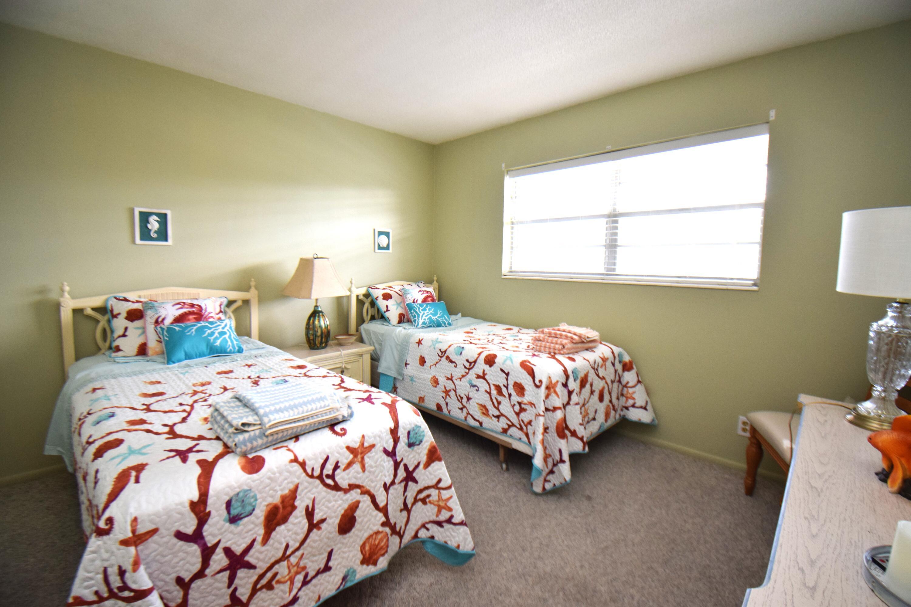 VILLAGE ROYALE CONDO 6 - Residential