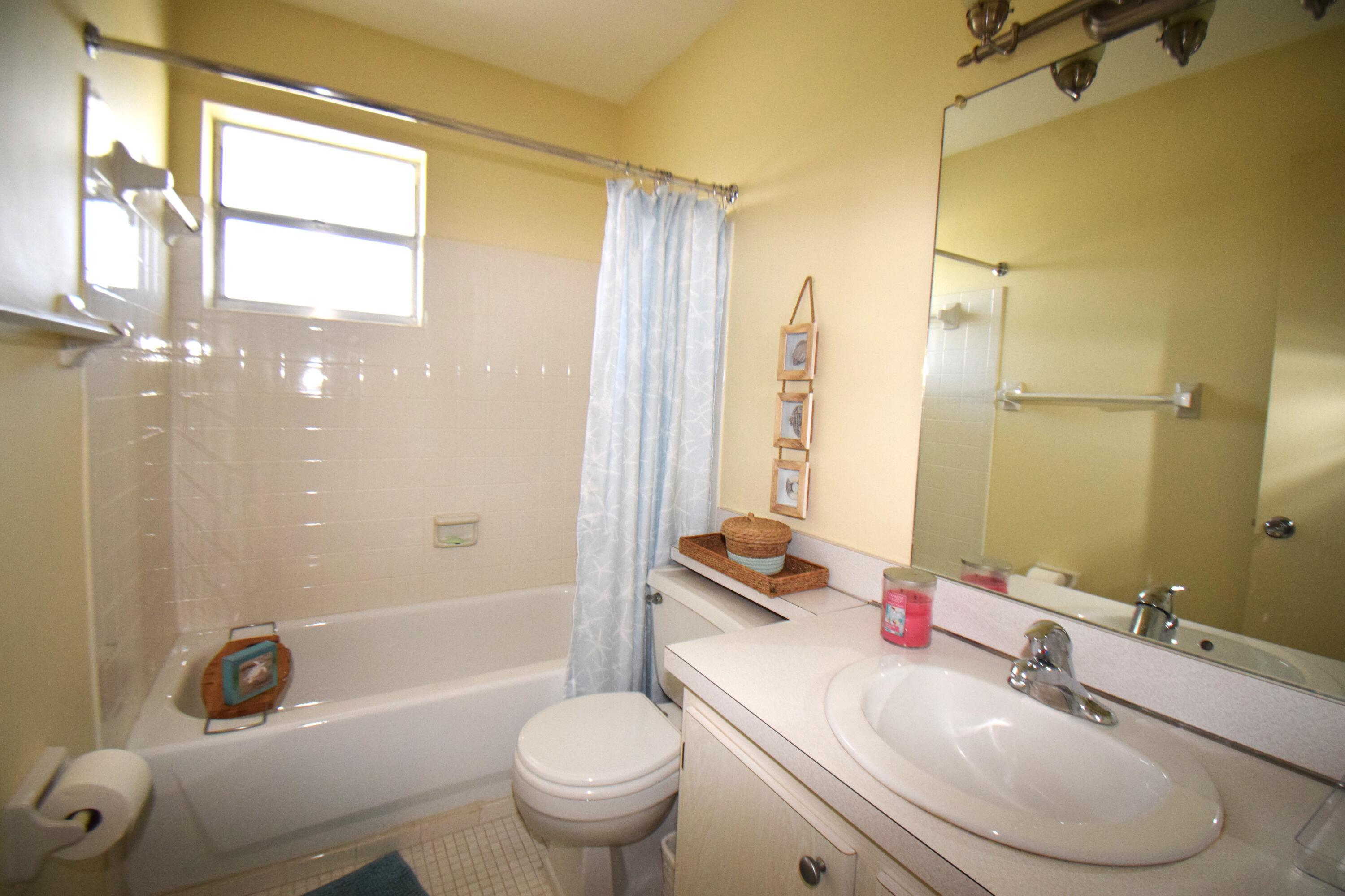 VILLAGE ROYALE CONDO 6 - Residential