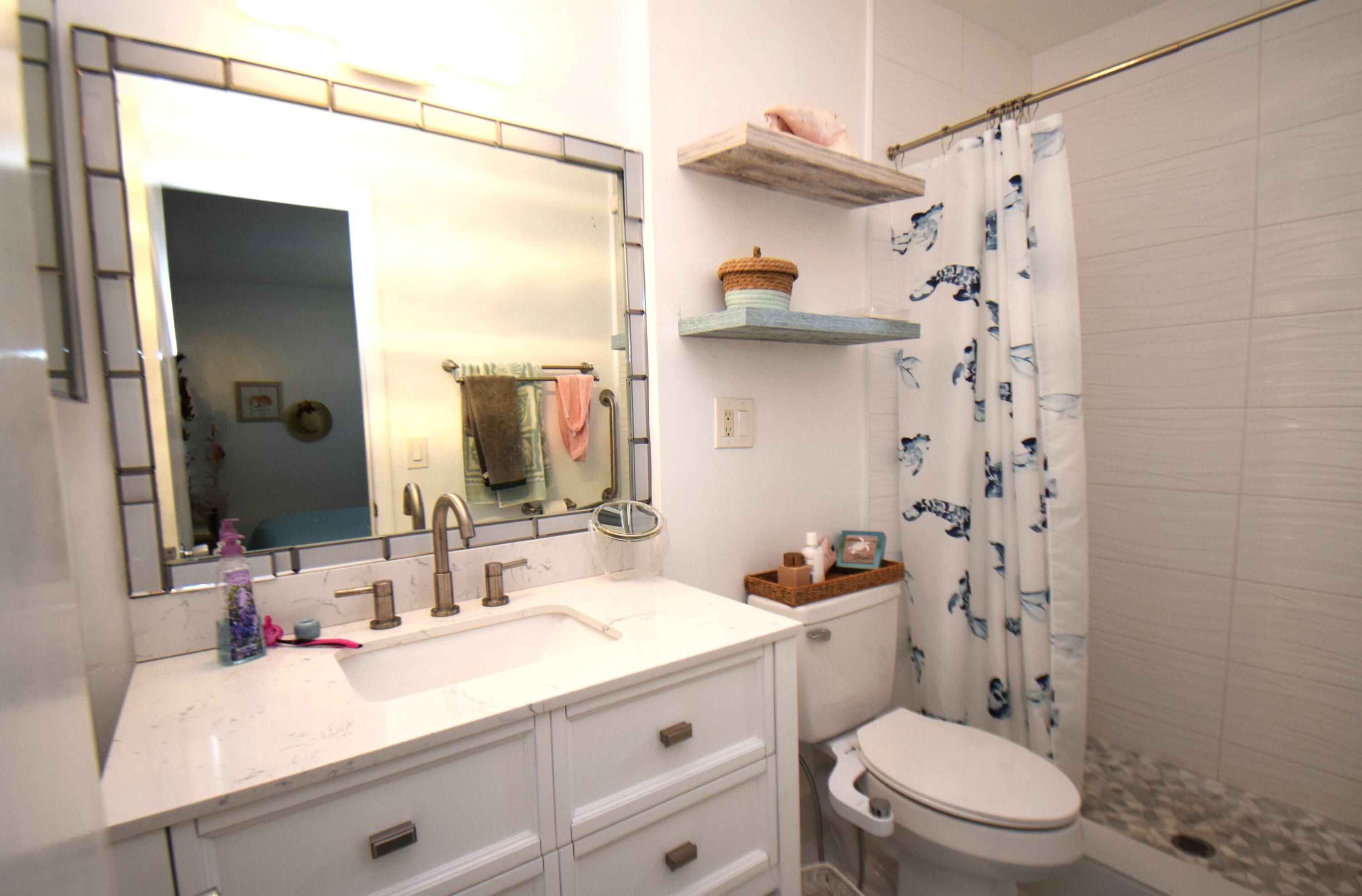 VILLAGE ROYALE CONDO 6 - Residential