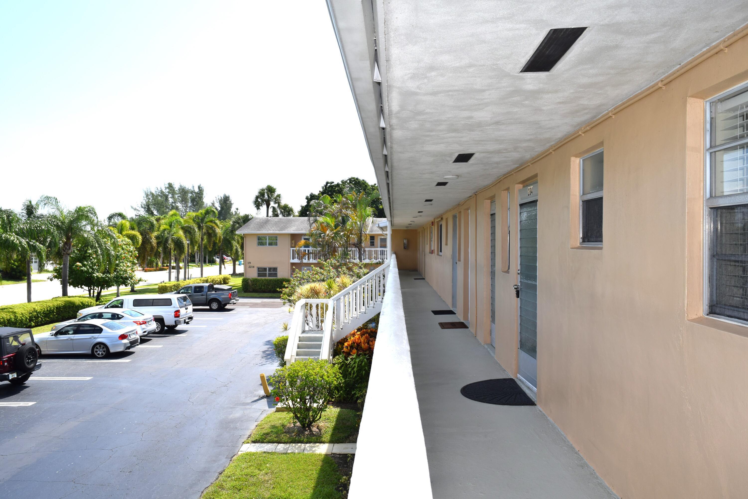 VILLAGE ROYALE CONDO 6 - Residential