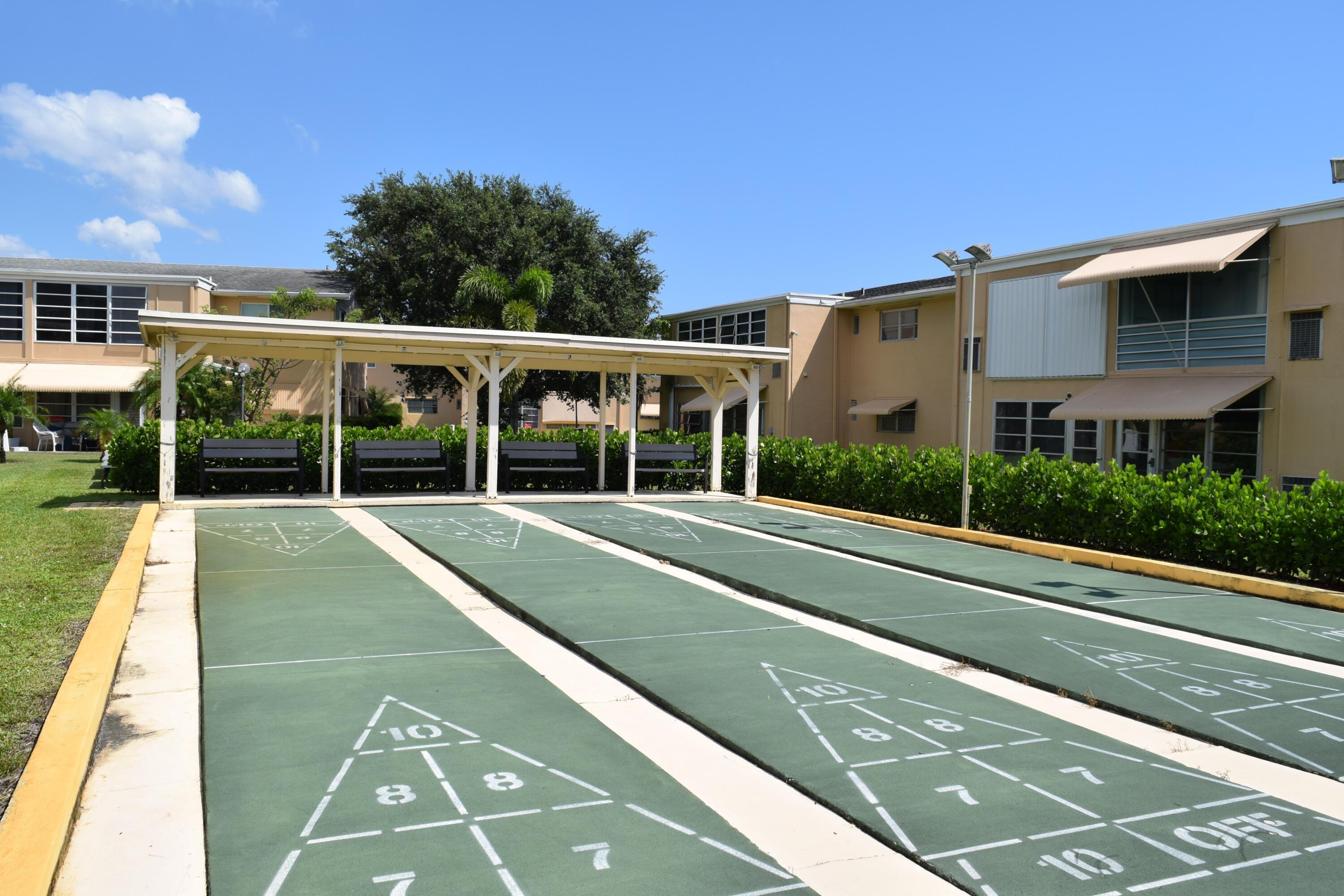 VILLAGE ROYALE CONDO 6 - Residential