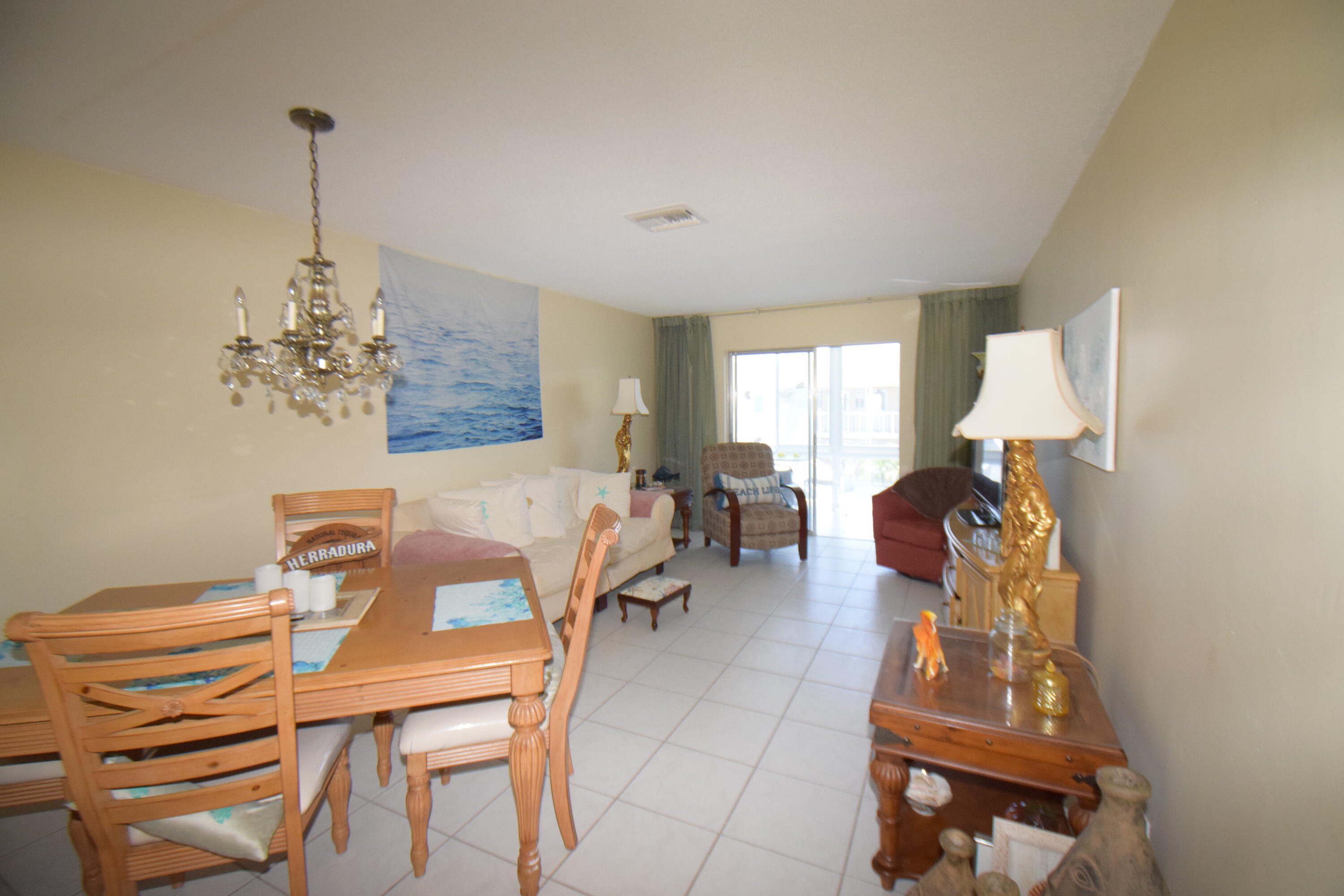 VILLAGE ROYALE CONDO 6 - Residential