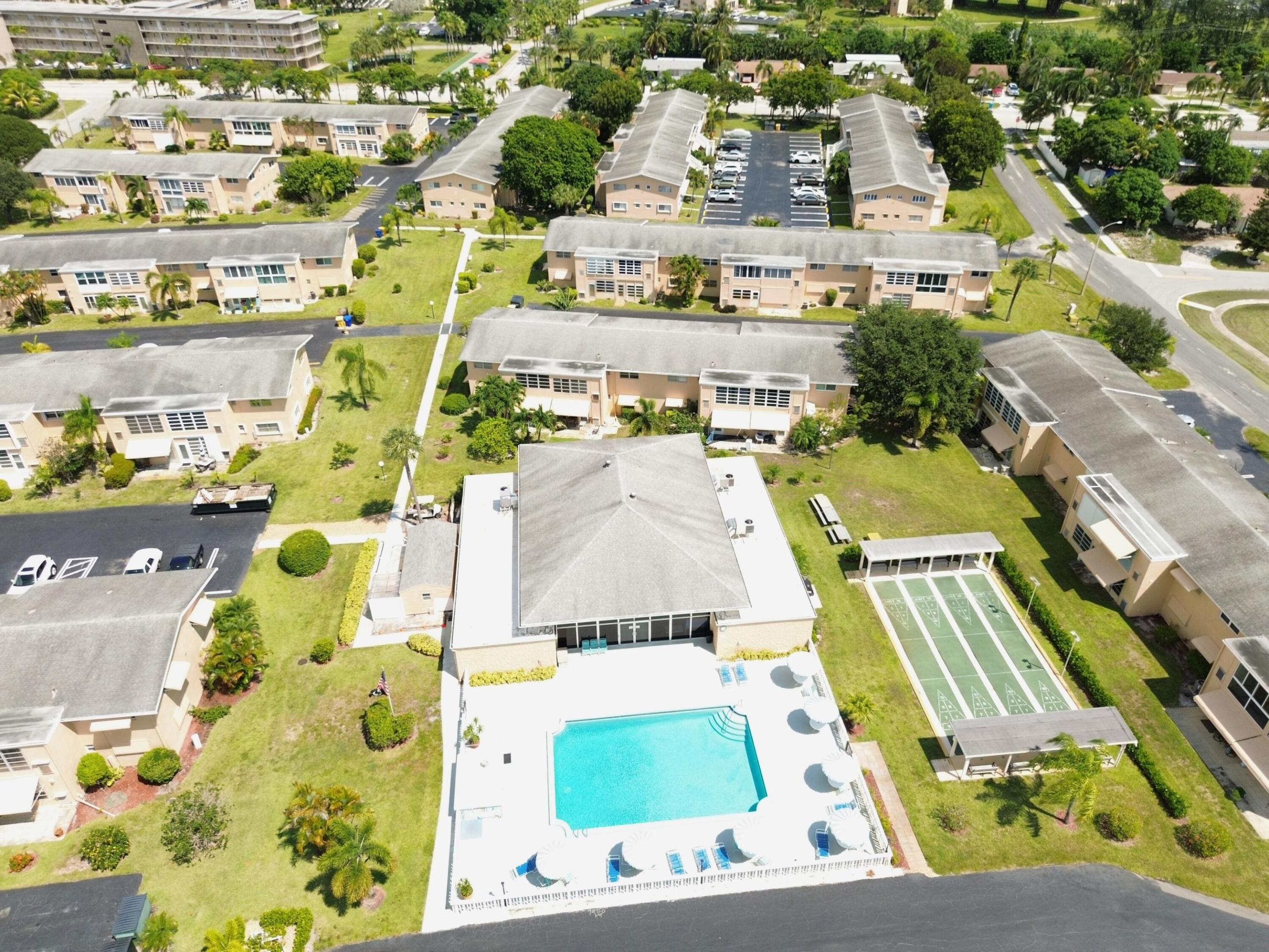 VILLAGE ROYALE CONDO 6 - Residential