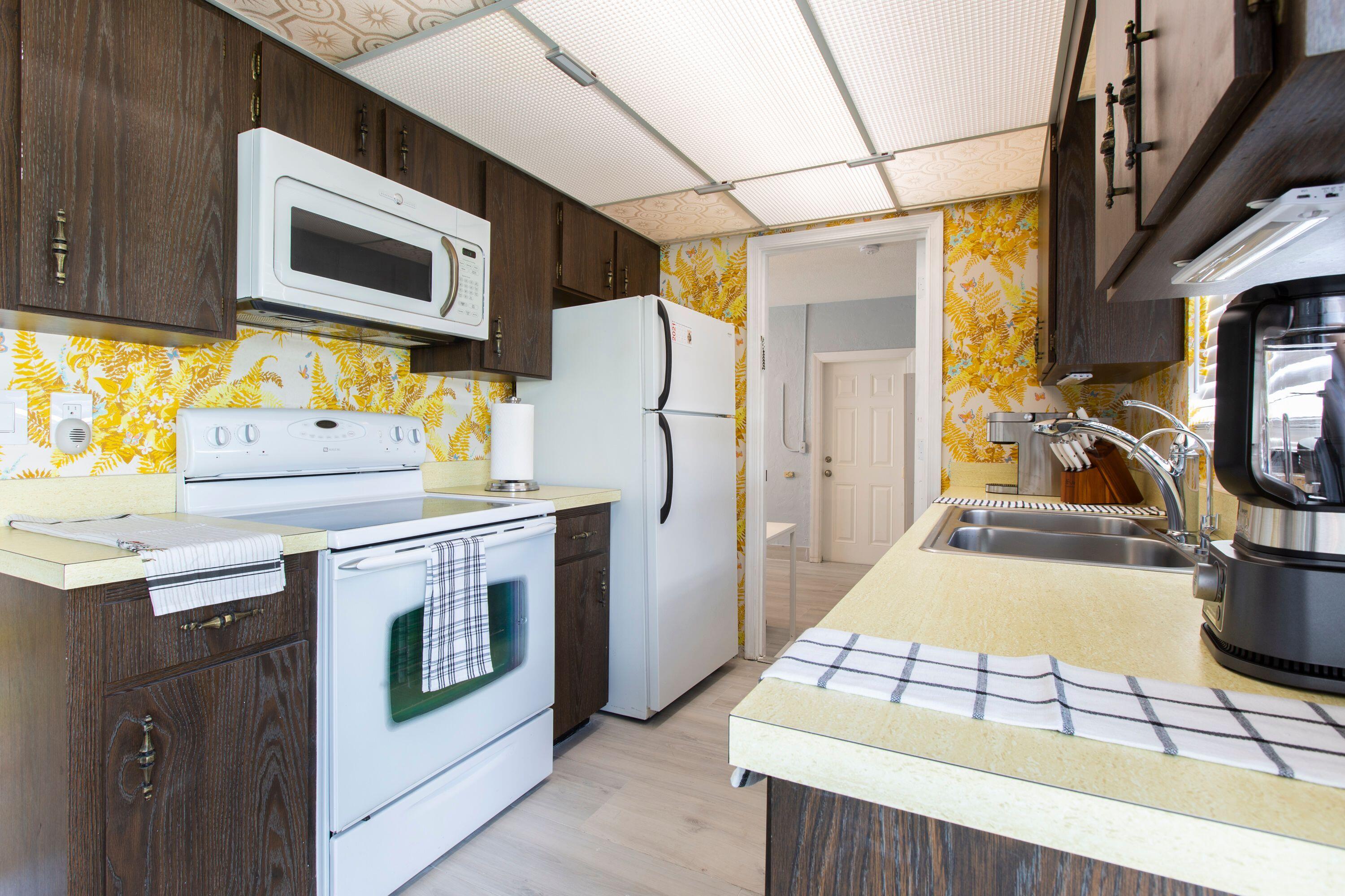 PALM BEACH GARDENS ESTATES - Residential Lease