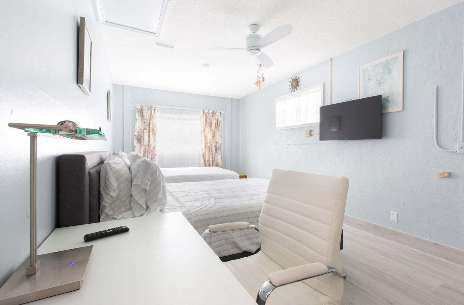 PALM BEACH GARDENS ESTATES - Residential Lease
