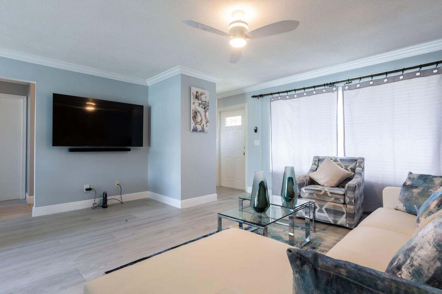 PALM BEACH GARDENS ESTATES - Residential Lease