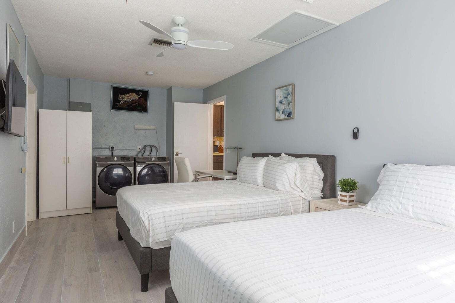 PALM BEACH GARDENS ESTATES - Residential Lease