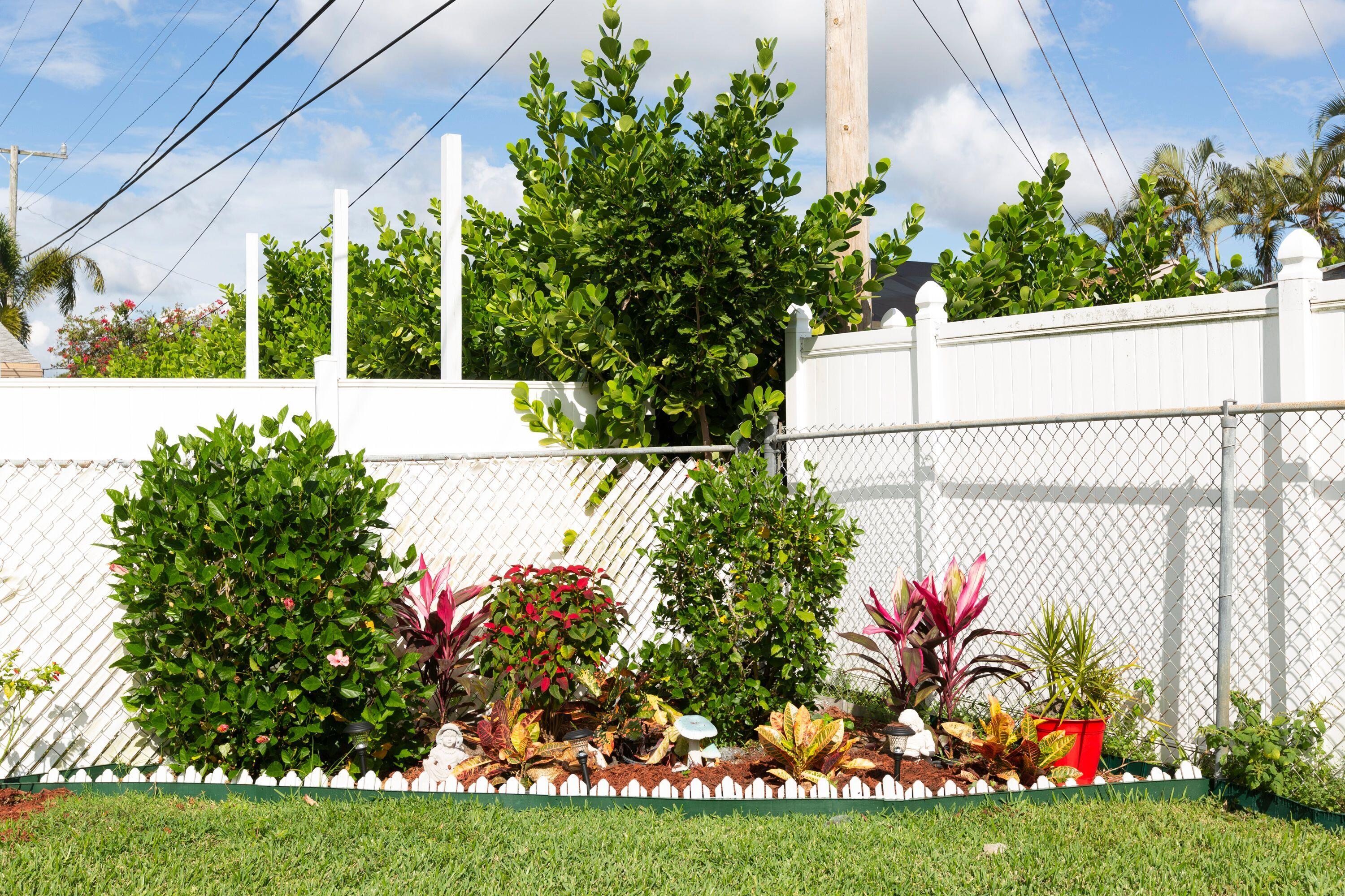 PALM BEACH GARDENS ESTATES - Residential Lease