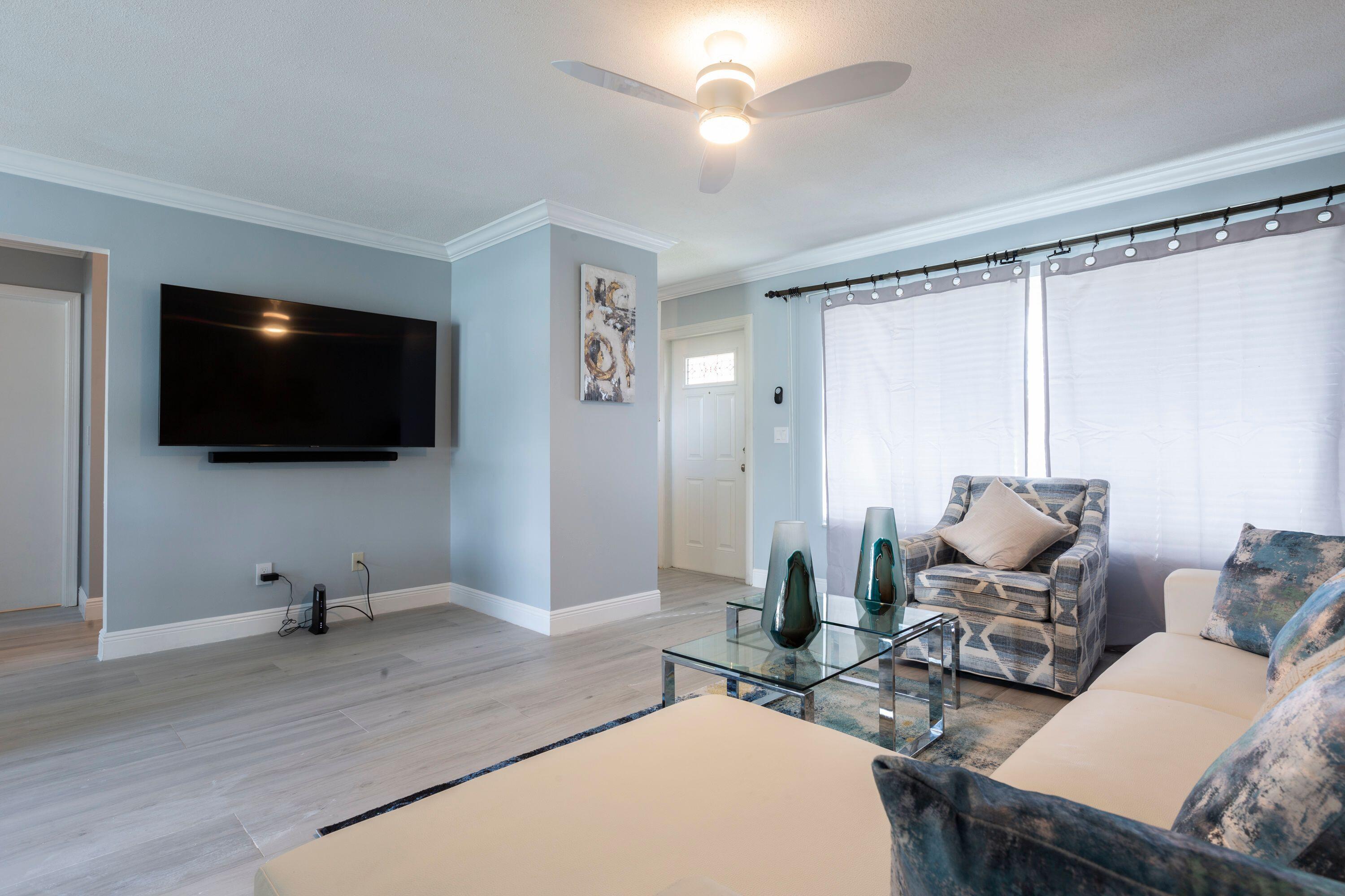 PALM BEACH GARDENS ESTATES - Residential Lease