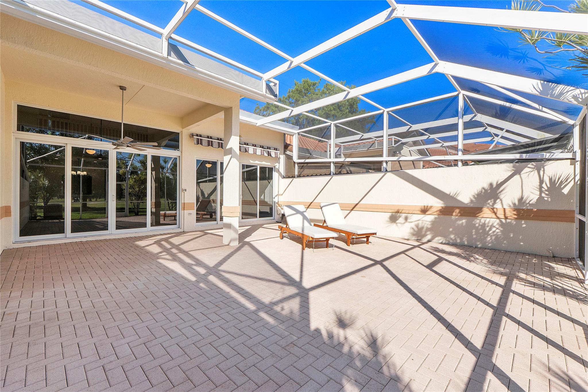 576 W Palm Aire Drive