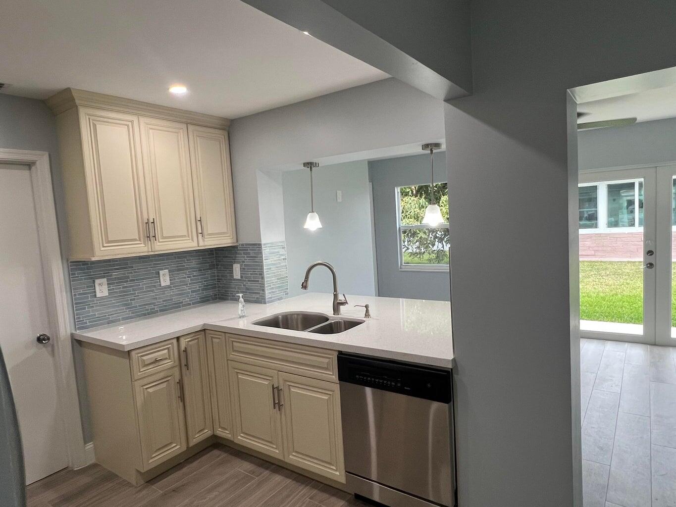 MAINLANDS OF TAMARAC LAKES - Residential Lease