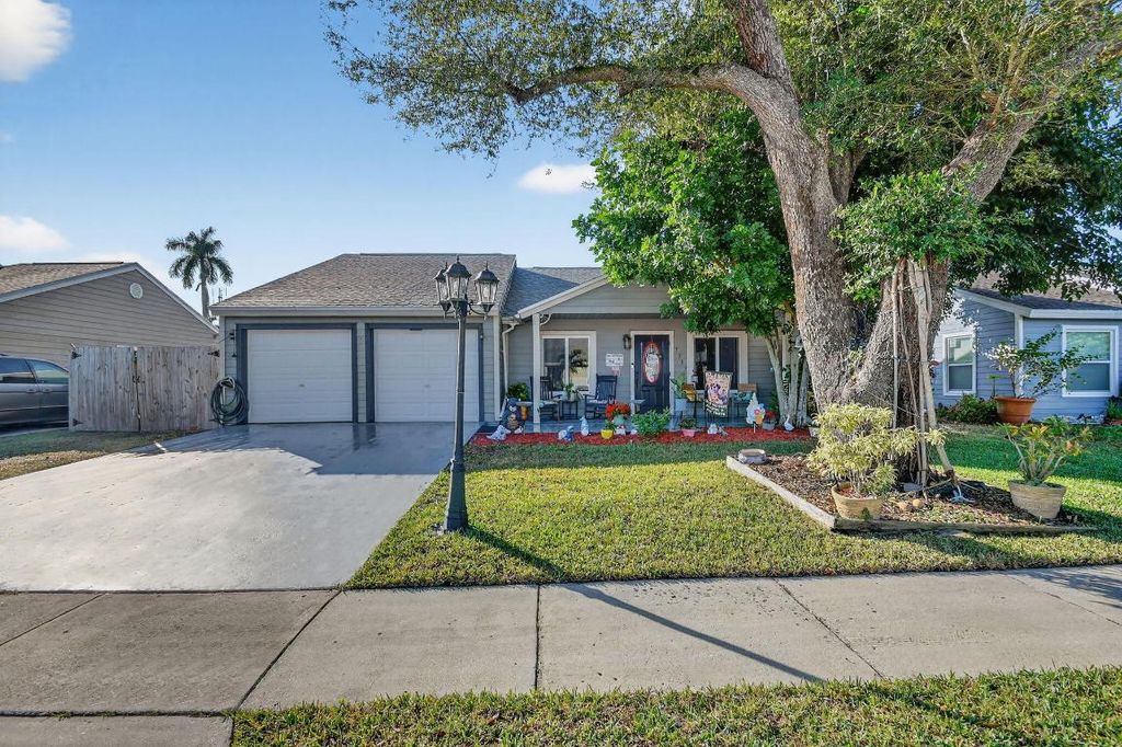 Photo of 7767 Blairwood Circle N, Lake Worth, FL 33467 (MLS # R11152988)