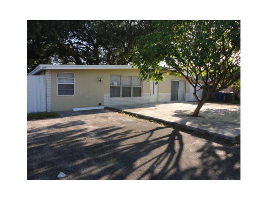 BEAUTIFUL REMODELED 3/2 HOUSE. GREAT FLOOR PLAN. UPDATED KITCHEN AND BATHROOMS, LARGE FENCED BACK & FRONT YARD. PETS WELCOMED. FAST APPROVAL.