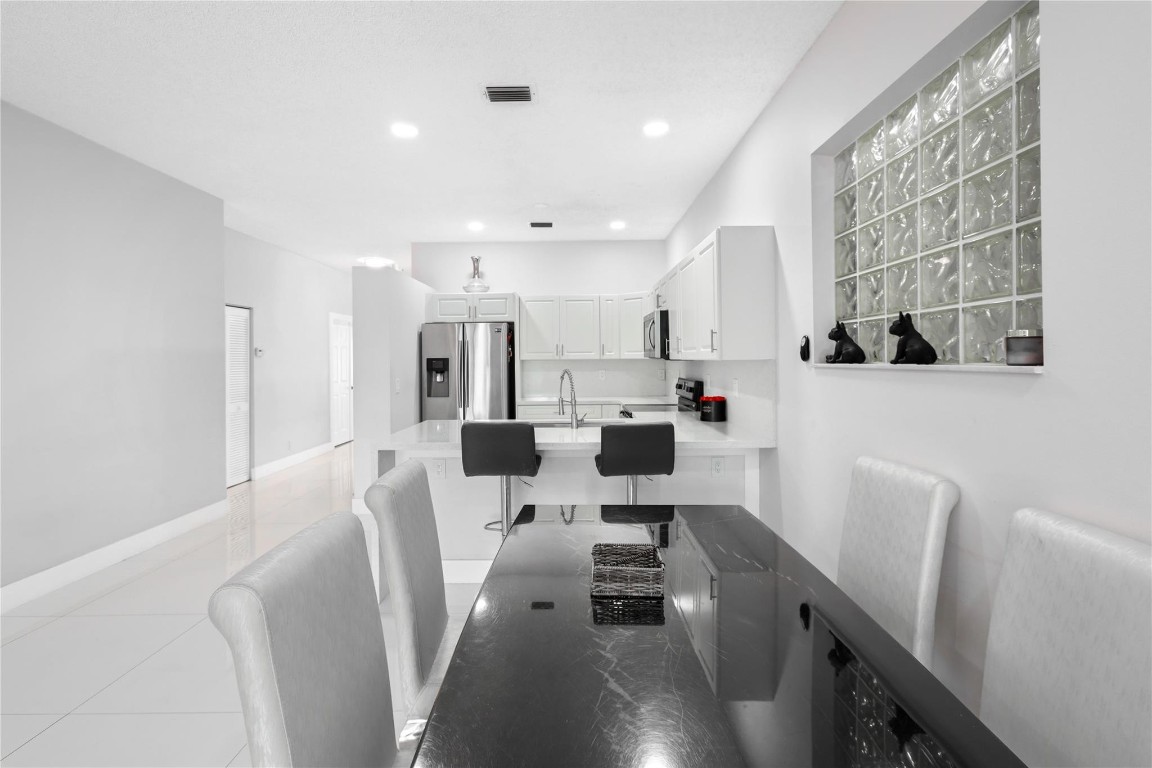 Lyons West 137-40 B - Residential