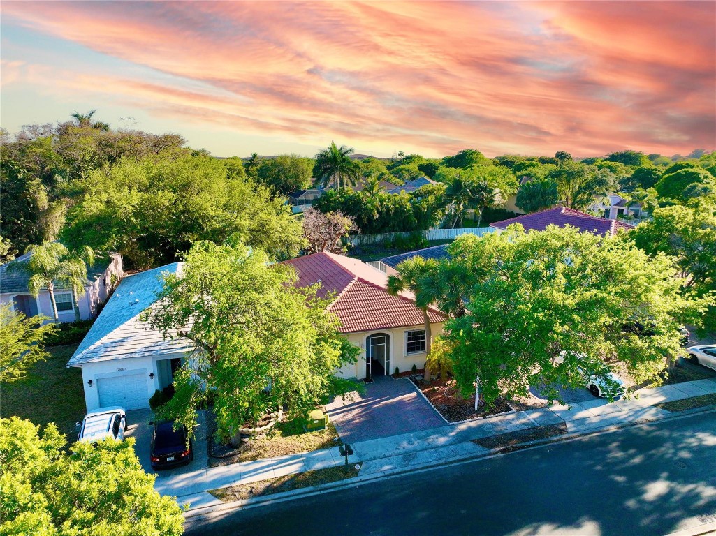 Lyons West 137-40 B - Residential