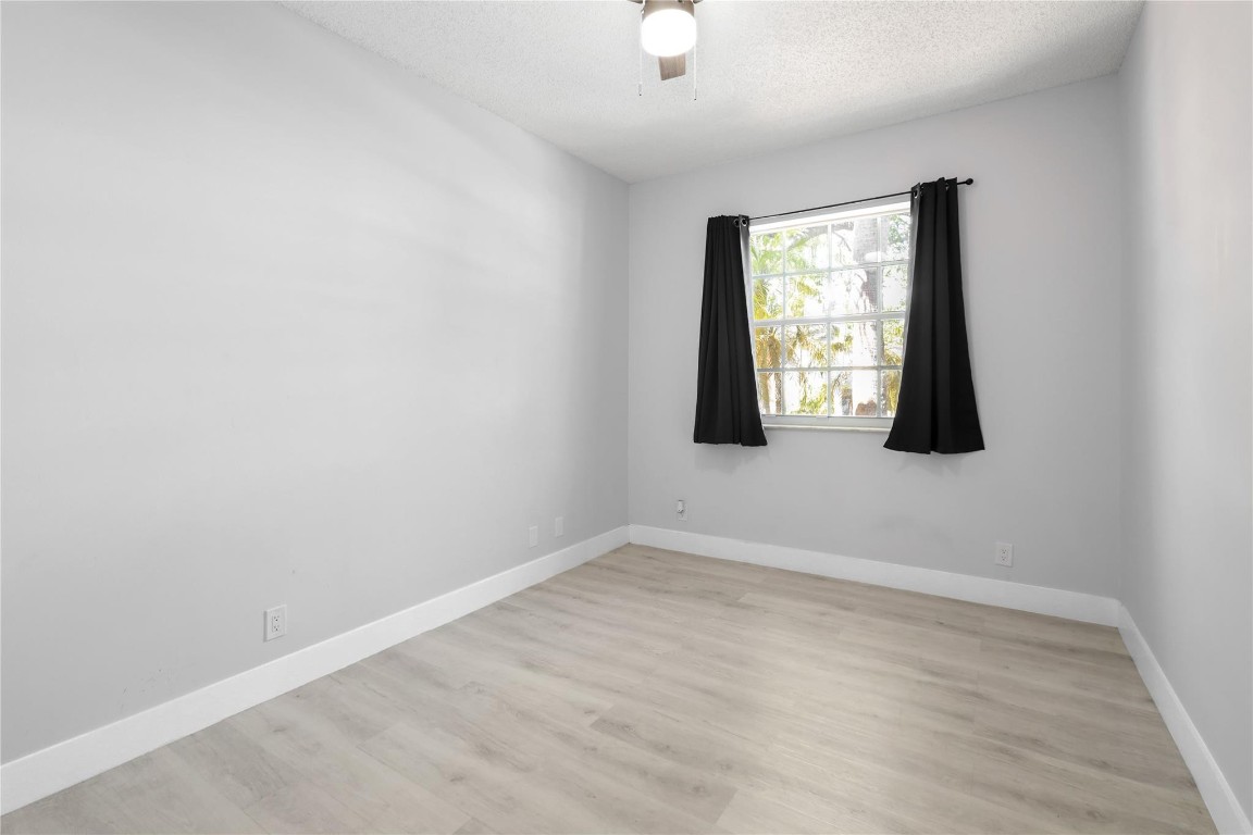 Lyons West 137-40 B - Residential