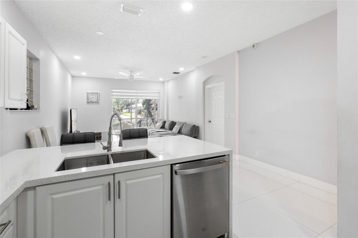 Lyons West 137-40 B - Residential