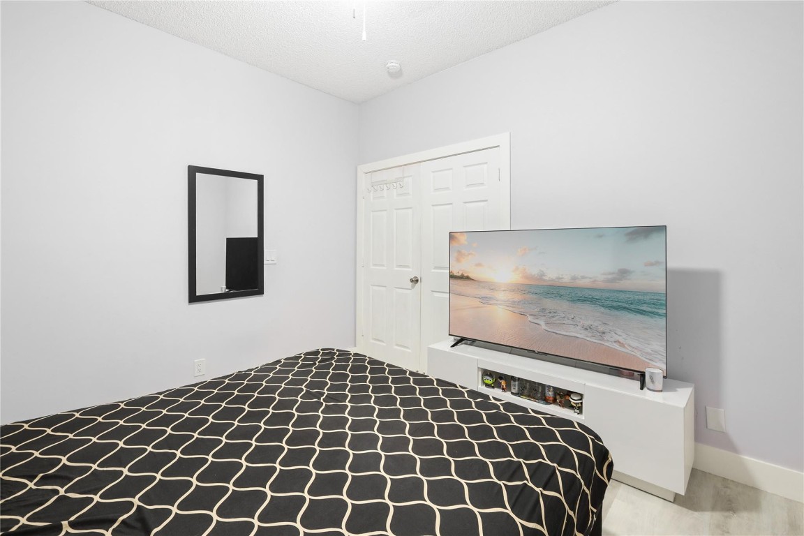 Lyons West 137-40 B - Residential