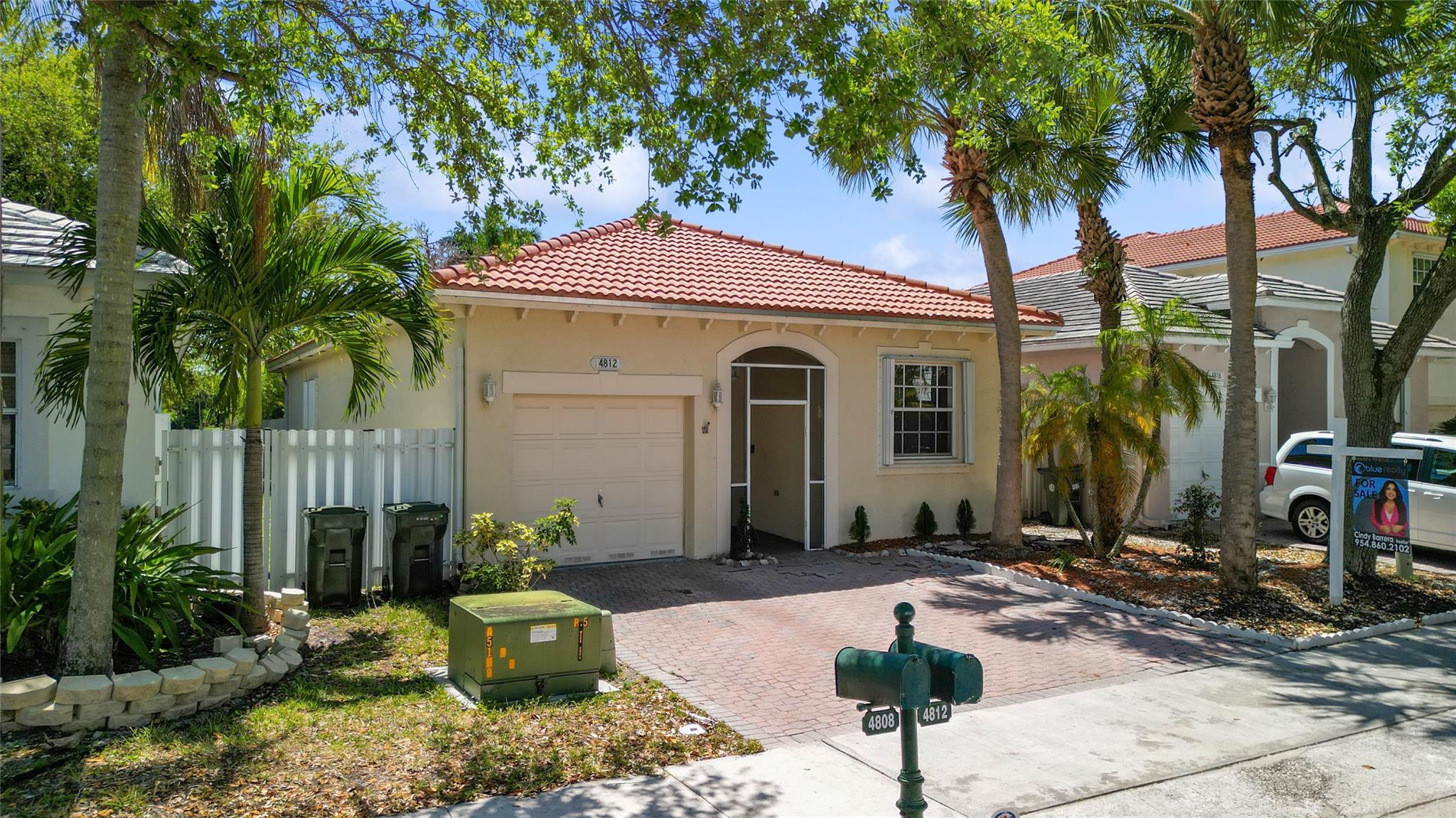 Turnkey 3/2 home with canal and preserve views in a gated community. Modern kitchen with new cabinets, quartz counters, and stainless steel appliances. Porcelain floors, updated bathrooms, fresh paint. New roof and full hurricane protection.
Low HOA, high-end feel. Screened terrace, peaceful setting. Close to highways, shopping, parks, and more. Move-in ready and priced to sell!