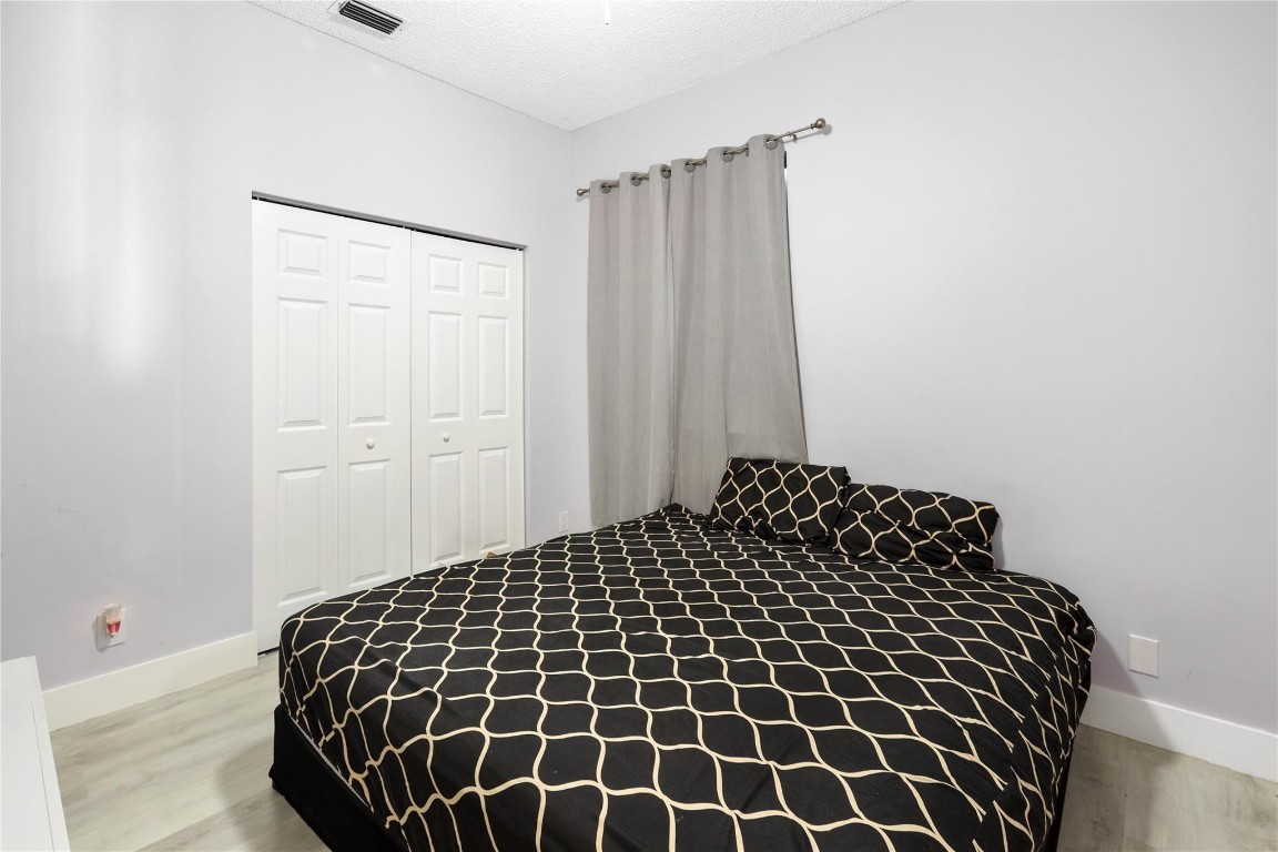 Lyons West 137-40 B - Residential