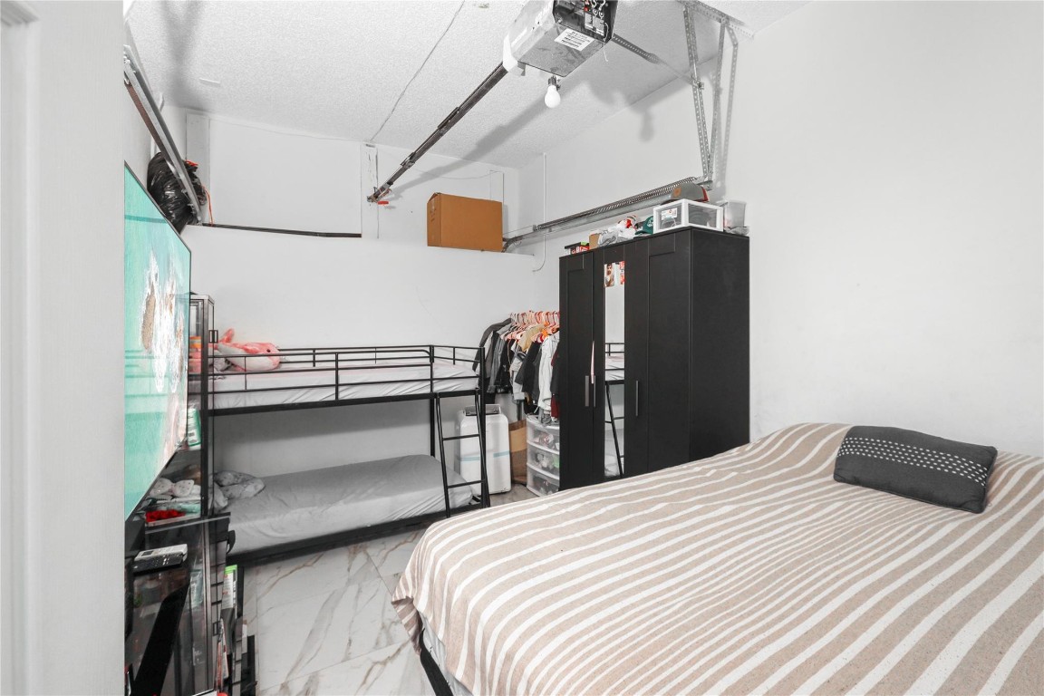 Lyons West 137-40 B - Residential