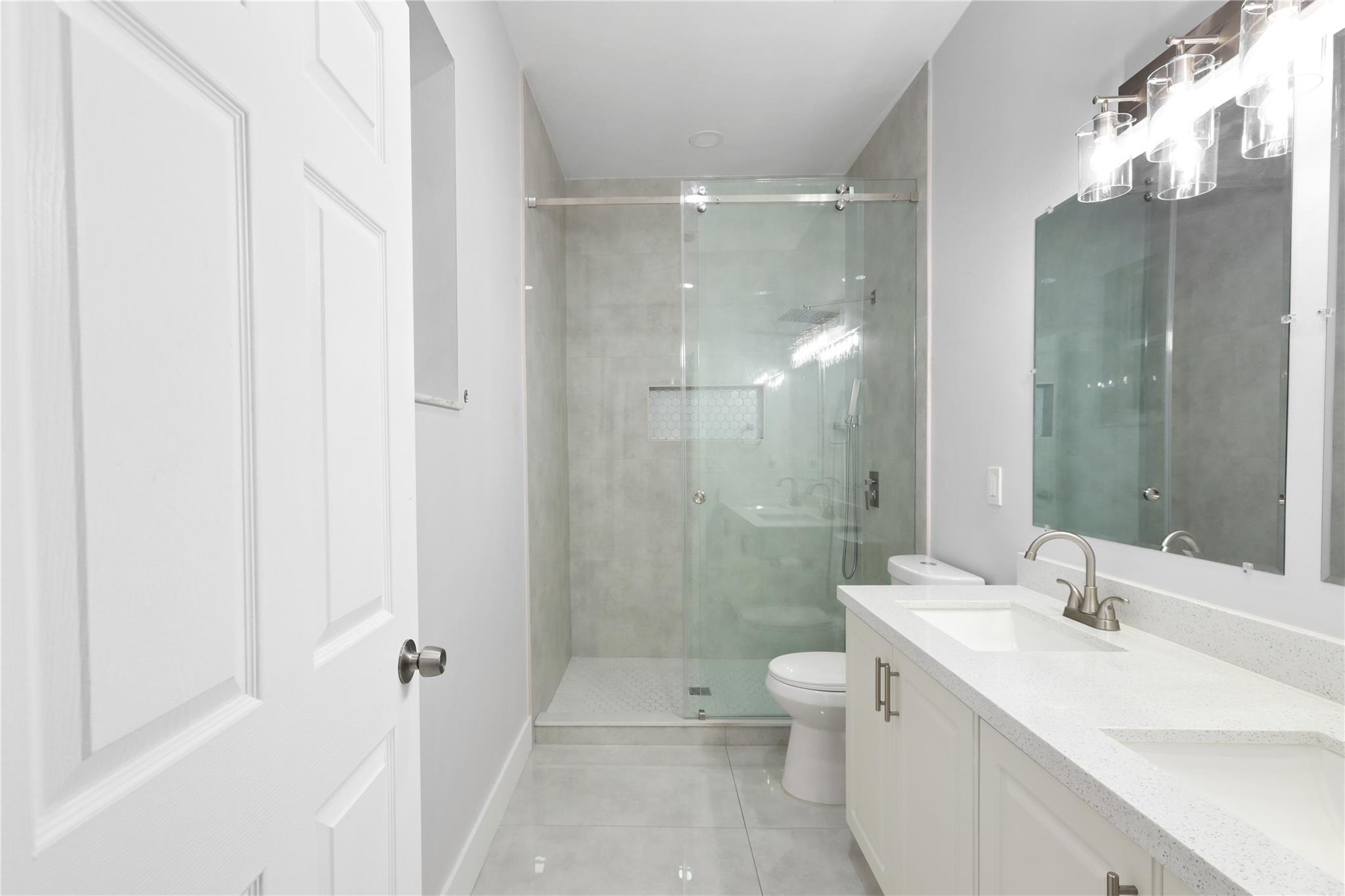 Lyons West 137-40 B - Residential