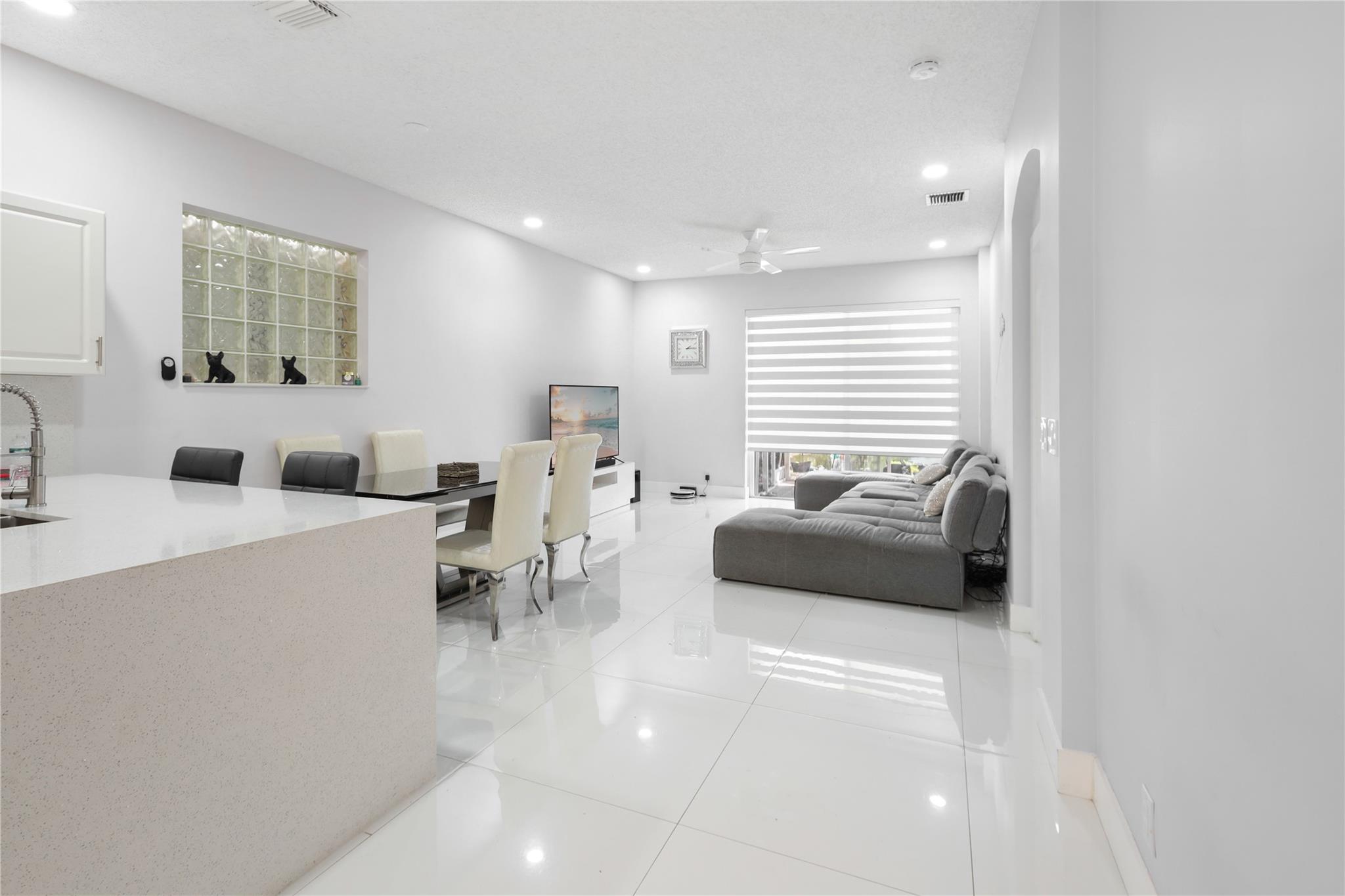 Lyons West 137-40 B - Residential