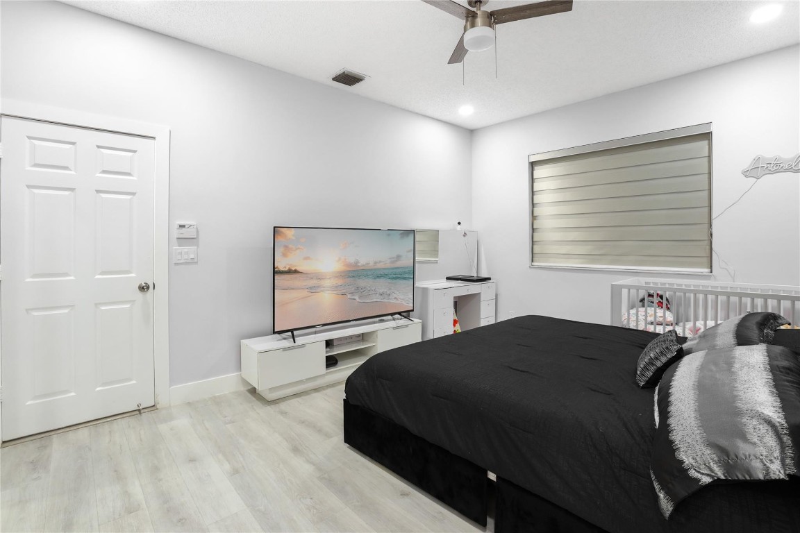 Lyons West 137-40 B - Residential