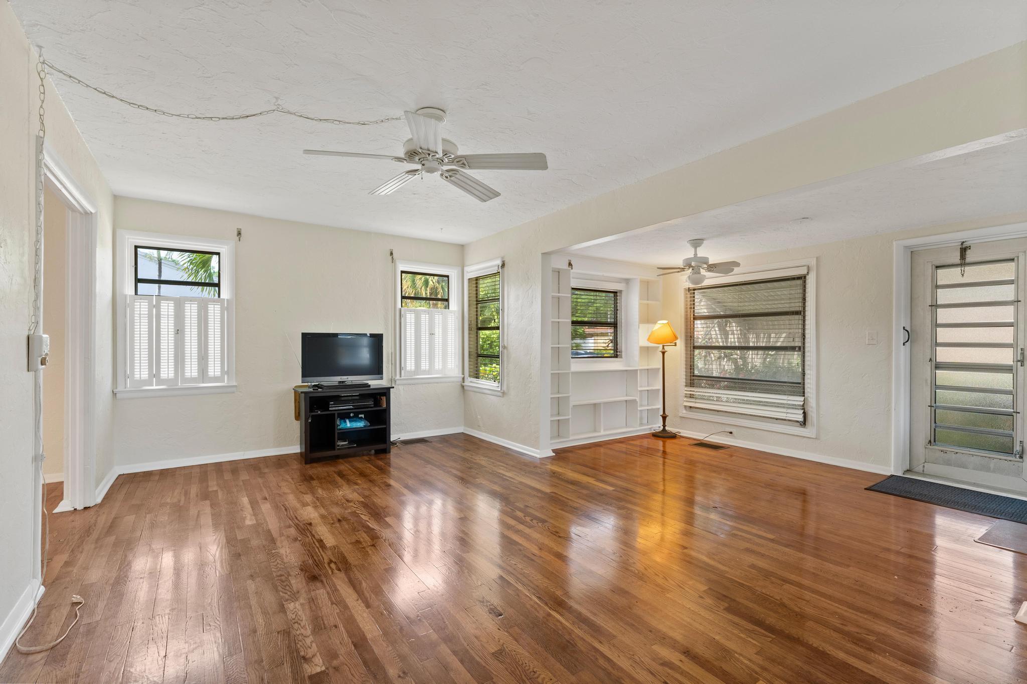 LAKE WORTH TOWN OF - Residential Lease