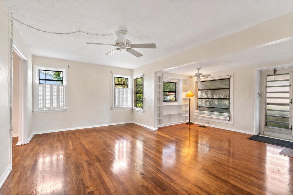 Photo of 531 N Palmway, Lake Worth Beach, FL 33460 (MLS # B26003832)