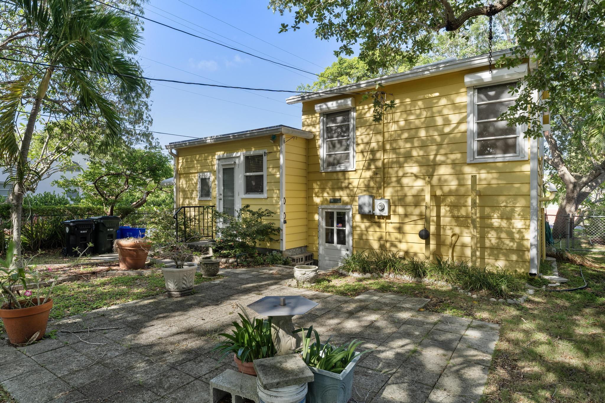 LAKE WORTH TOWN OF - Residential Lease